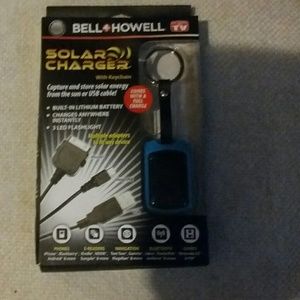 NWT BELL + HOWELL SOLAR CHARGER e